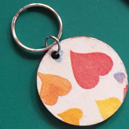 Porte clés rond cœur fond vert