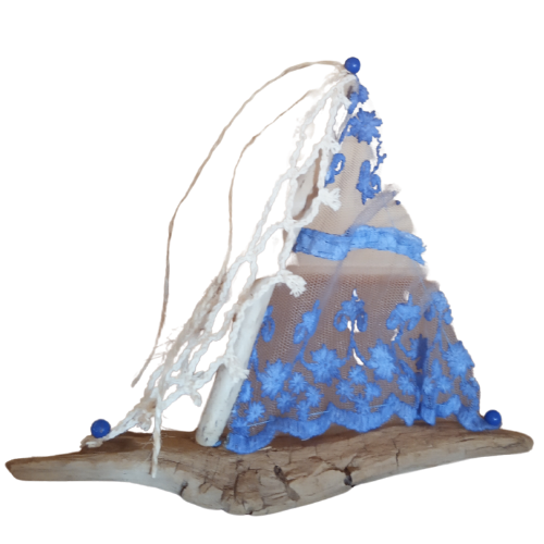 Bateau bois flotté voile bleue